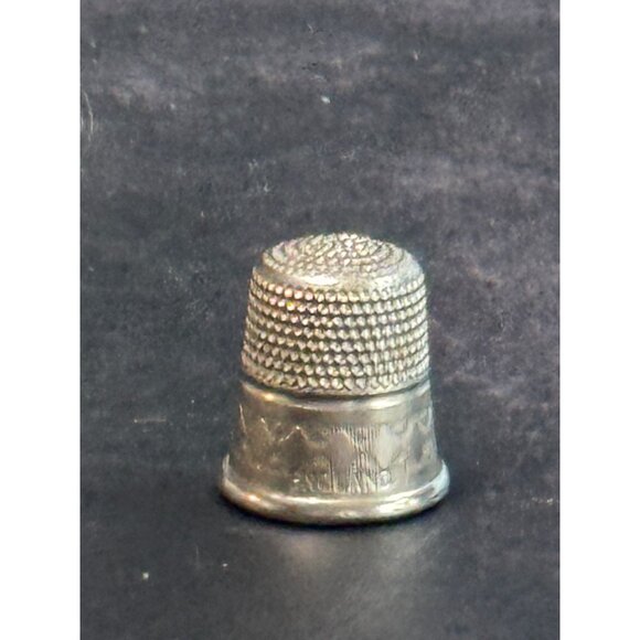 Antique Silver Sewing Thimble Engraved Design Made In England Collectible Vintag - Picture 2 of 5